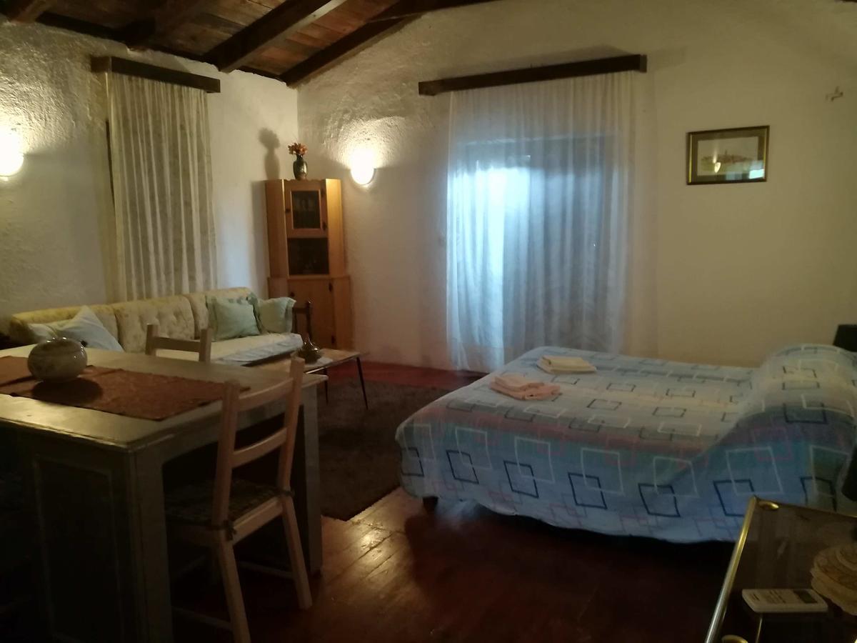 Agroturizam Toni Apartment Motovun Bagian luar foto
