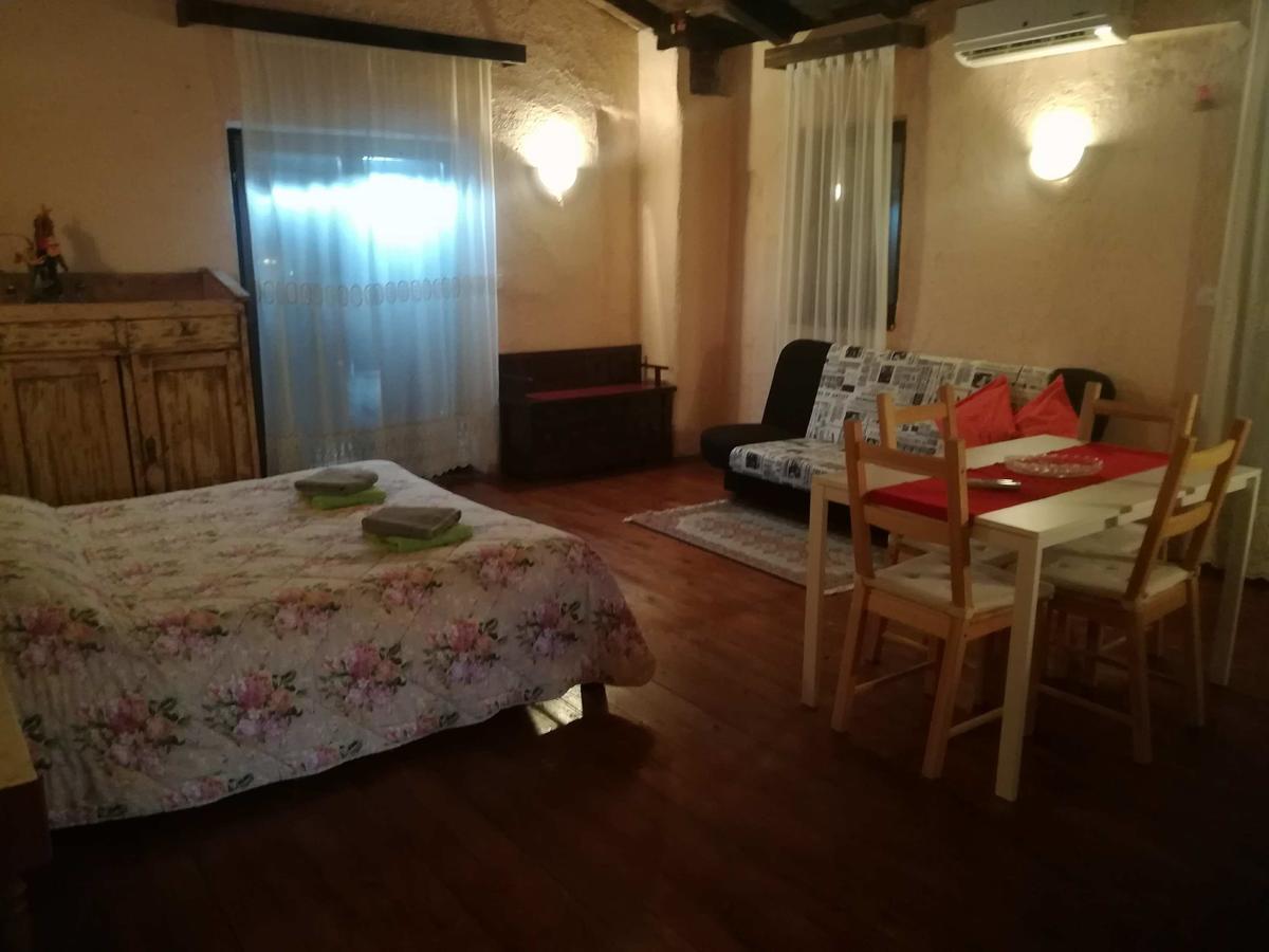 Agroturizam Toni Apartment Motovun Bagian luar foto