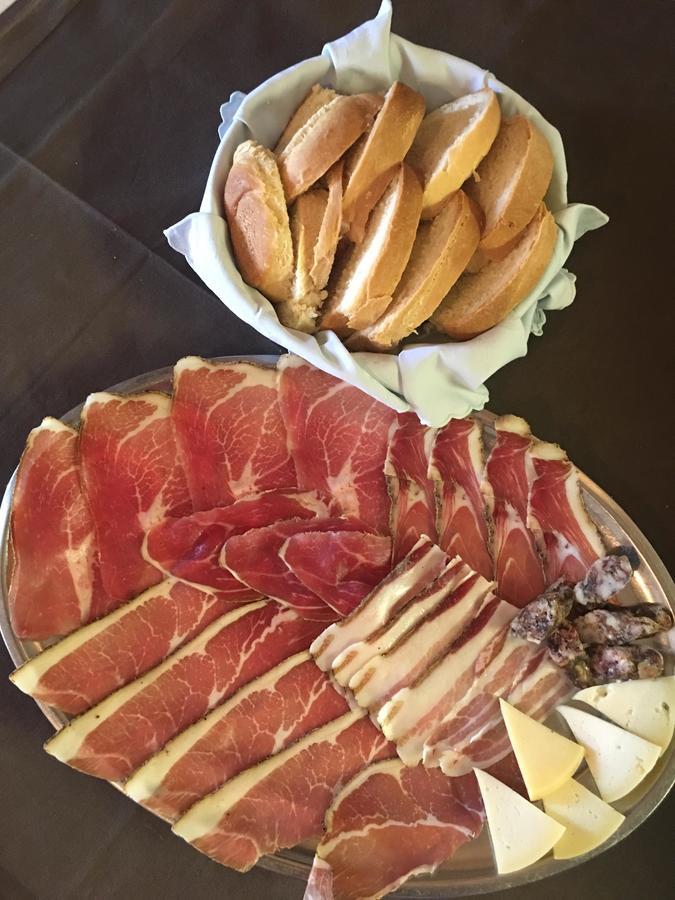 Agroturizam Toni Apartment Motovun Bagian luar foto